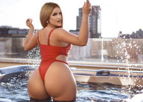 NicolleWillis
