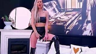 JuliaAzzuro - She Was An Opera Singer, She Knows The Orgasmic Soprano High C