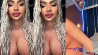 Chrystal big tits flash