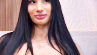 SarahVelle elite brunette camgirl