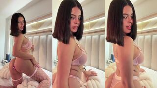 Scarlett 2026-04-14 2050 webcam video