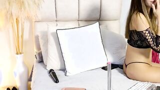 EvangelineVoss Skinny Elite Cam Model Fucking Machine Dildo Pussy Fuck and Vibrotoy Clit Stimulation