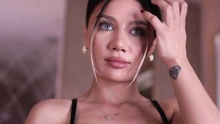 blairsanders busty cam model in lingerie
