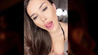 IrisDavis Fingers Pussy