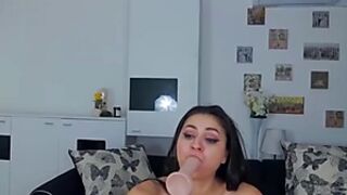CintyMufin - She Likes It Hard